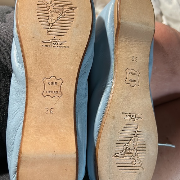 NEW in box 
Pietra slip-on dance shoes  size 36 (6)
Light blue Never worn - Picture 2 of 4